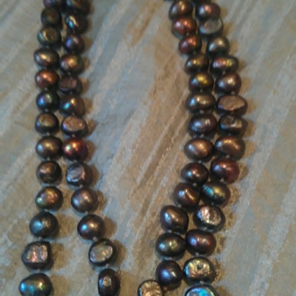 Infinity pearls, hand-knotted. New.